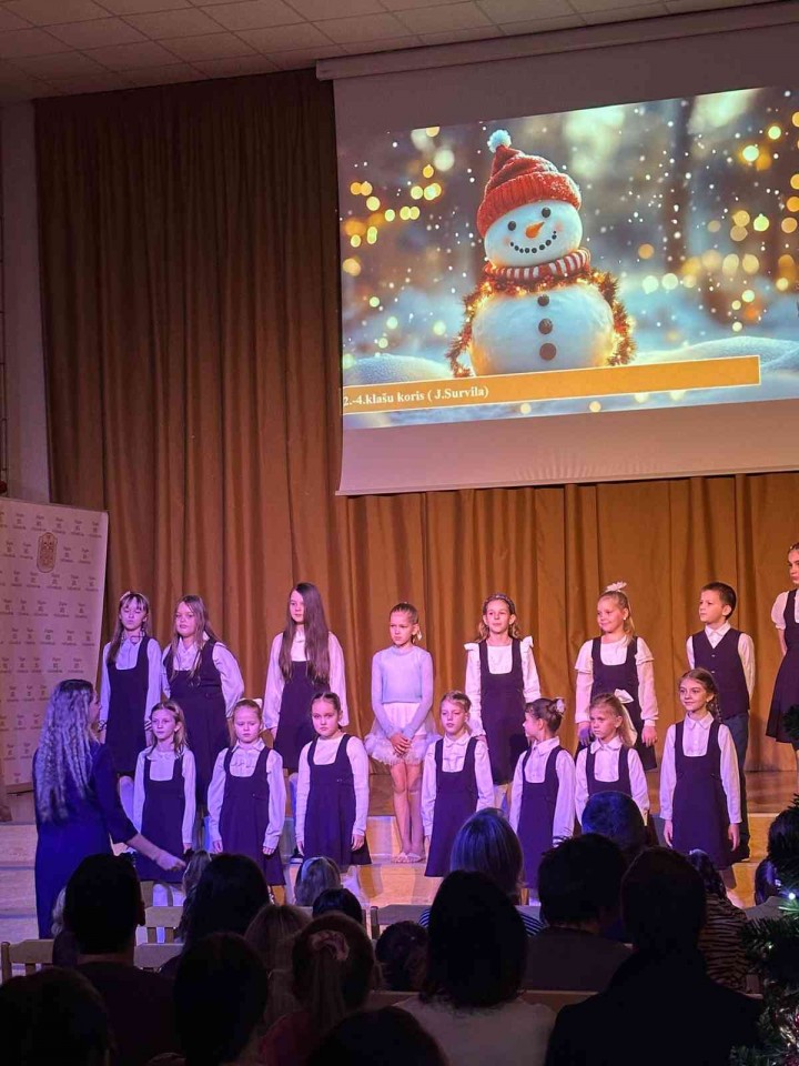 16. decembrī mūsu skolā notika  Ziemassvētku koncerts vecākiem 